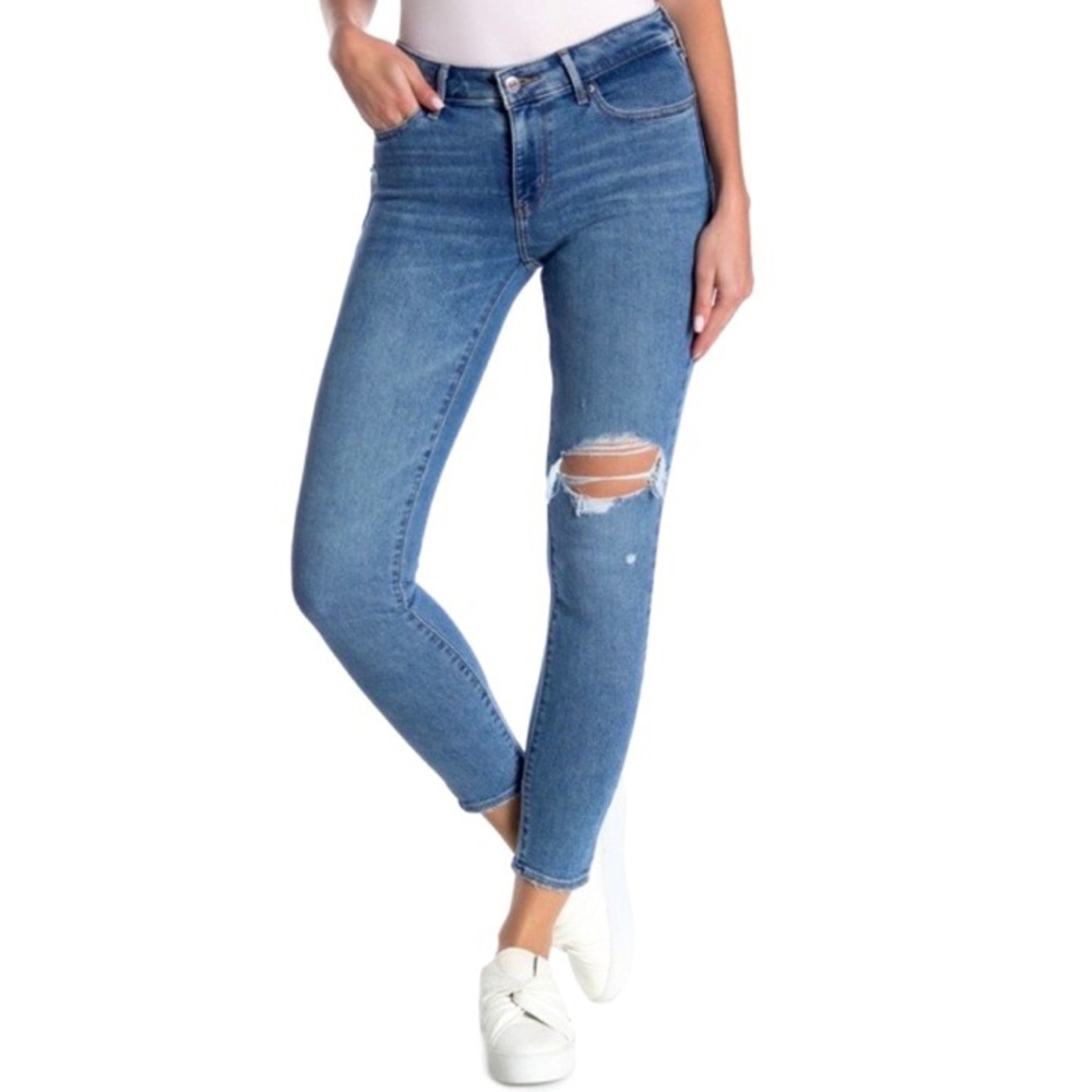 Levi’s 711 Skinny Jeans Mid Rise Distressed